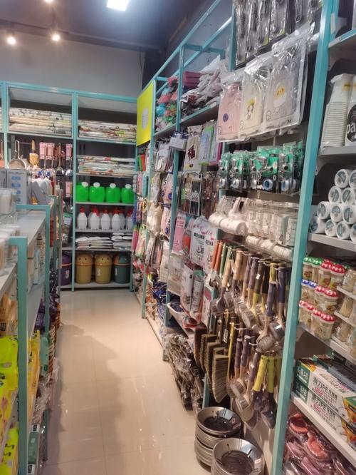 中東路小百貨批發(fā)零售店 一站式采購日用百貨與小家電